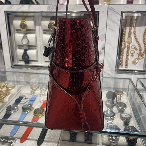MICHAEL KORS Voyager Lg Metallic Logo Debossed EW Shoulder Tote Bag
Cherry
NWT - Picture 5 of 16